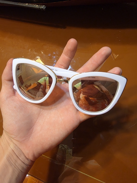 Foster Grant Accessories - Womens Foster Grant 193 Sunglasses White / Gold Used condition